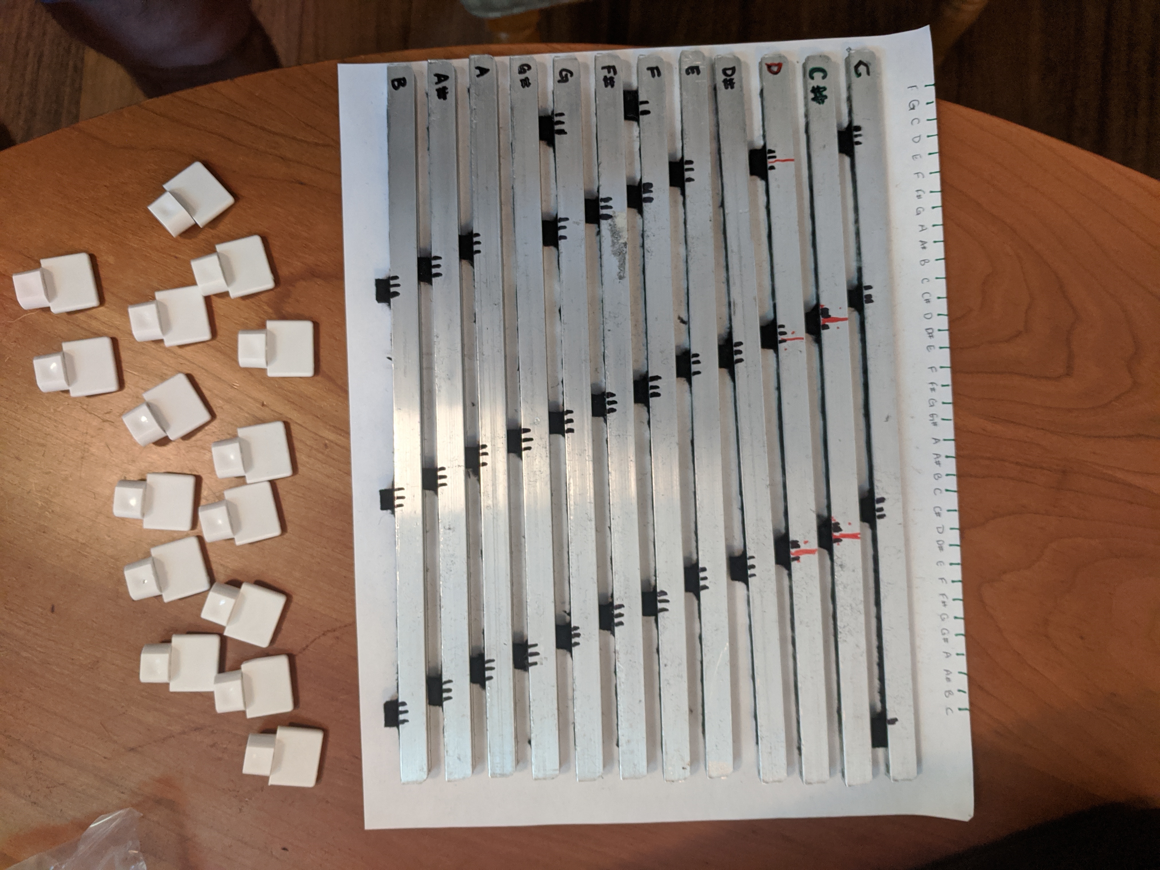 Autoharp tuning pegs