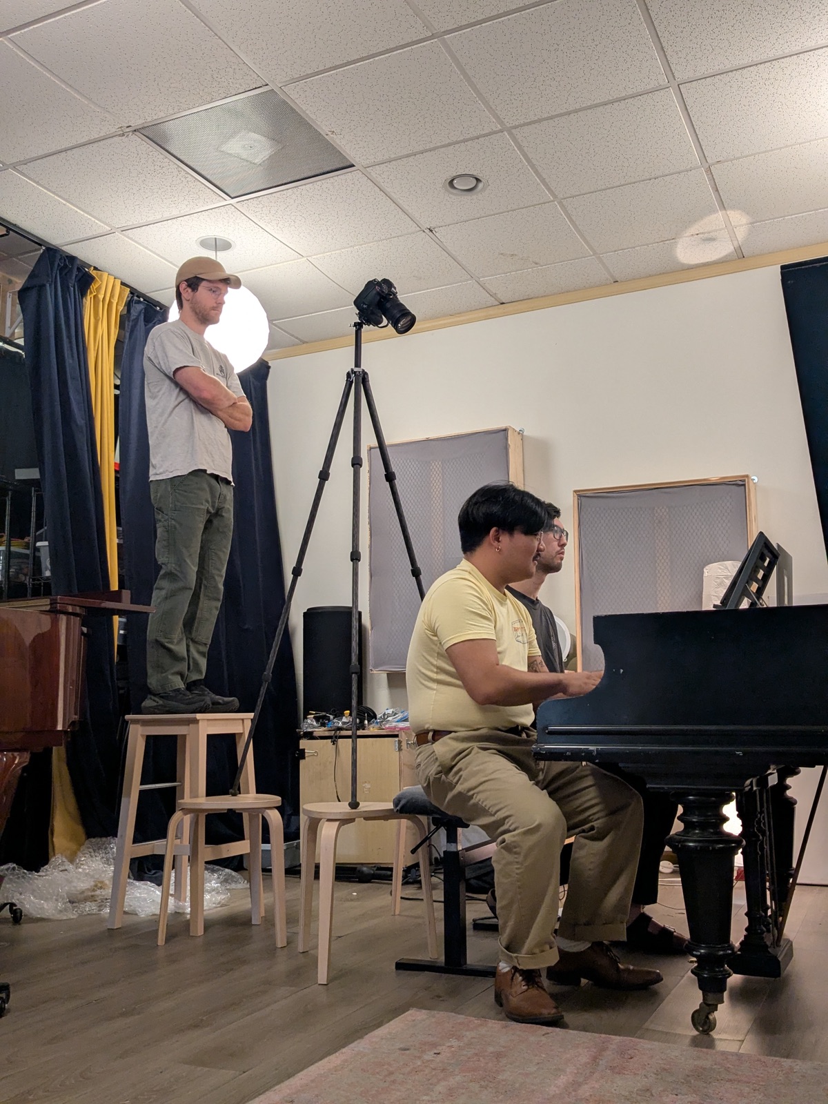 Reading session at the piano, recorded on camera